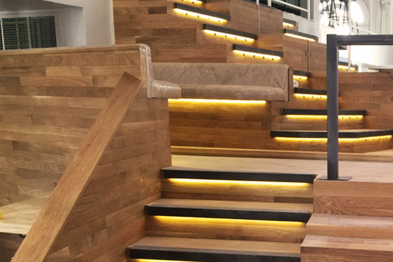 Escaliers lumineux